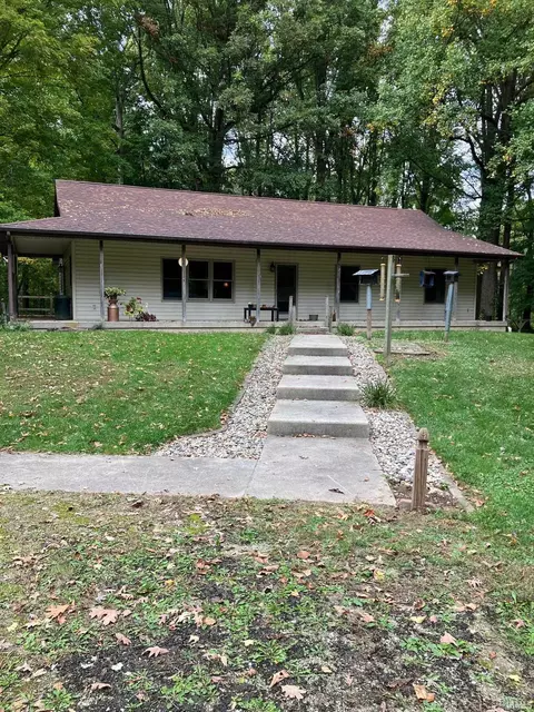 5433 Quince Rd, Plymouth, IN 46563