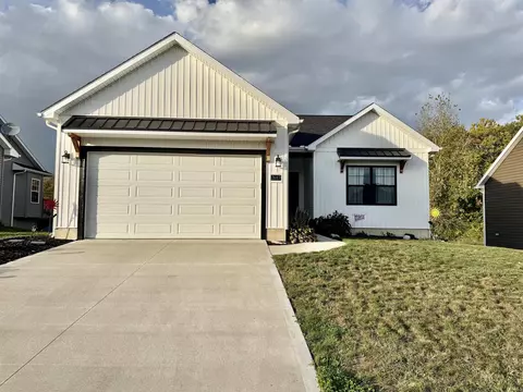 2687 Pine Cone Ln, Warsaw, IN 46582