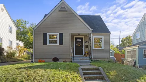 2216 Lawndale Dr, Fort Wayne, IN 46805
