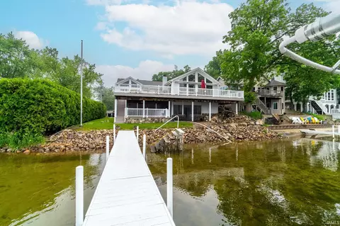 720 Ln 800 Snow Lk, Fremont, IN 46737