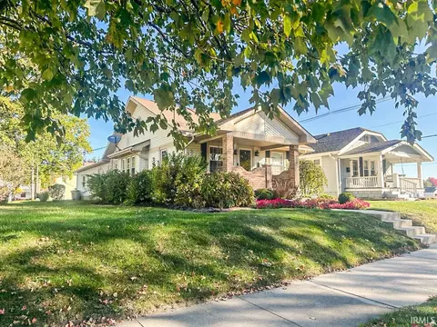 956 E South St, Frankfort, IN 46041