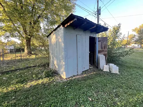 413 W 3rd St, Bicknell, IN 47512 photo 18