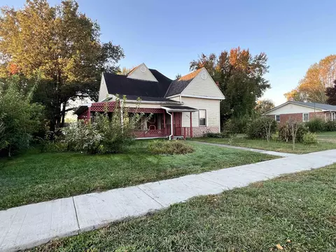 413 W 3rd St, Bicknell, IN 47512 photo 3