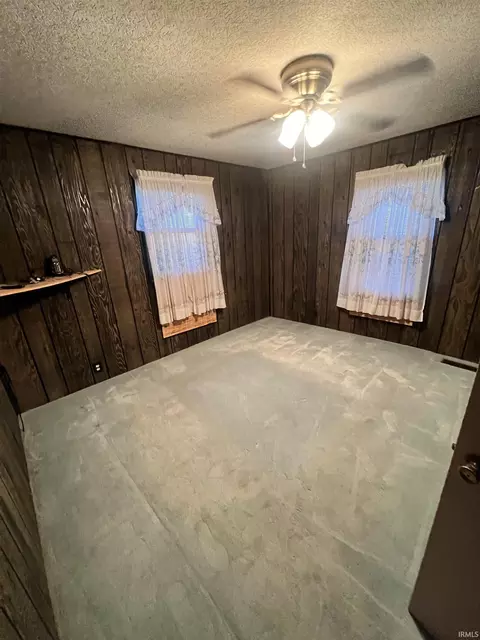 413 W 3rd St, Bicknell, IN 47512 photo 4