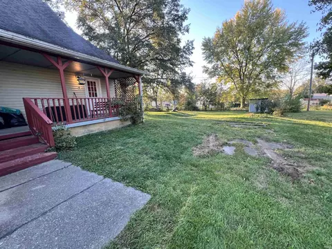 413 W 3rd St, Bicknell, IN 47512 photo 15