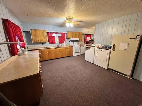 413 W 3rd St, Bicknell, IN 47512 photo 9