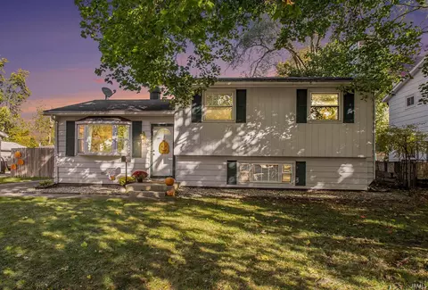 1716 Hass Dr, South Bend, IN 46635