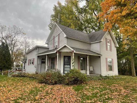 4940 Queen Rd, Plymouth, IN 46563