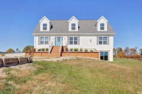8866 E Oak Hill Dr, Bloomfield, IN 47424