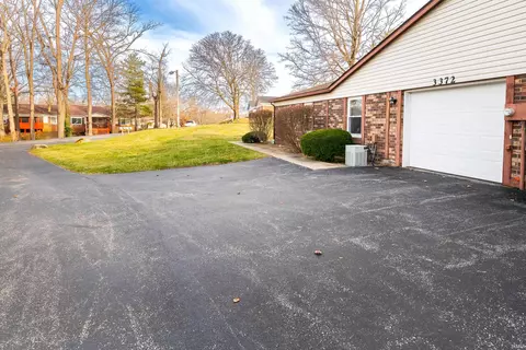 3372 S Commons Dr, Bloomington, IN 47401 photo 4