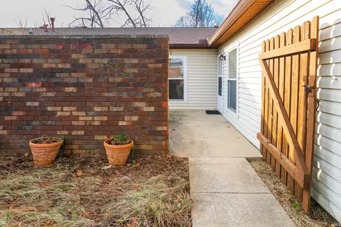 3372 S Commons Dr, Bloomington, IN 47401 photo 3