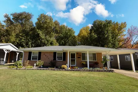 1311 Western Hills Dr, Evansville, IN 47720