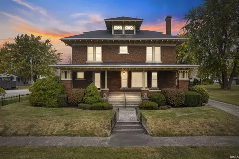 325 W Yellow St, Francesville, IN 47946