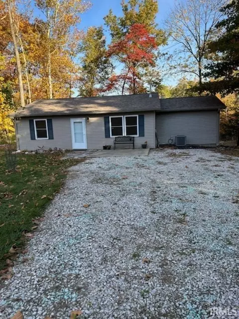 8161 E Center Rd, Sullivan, IN 47882 photo 1