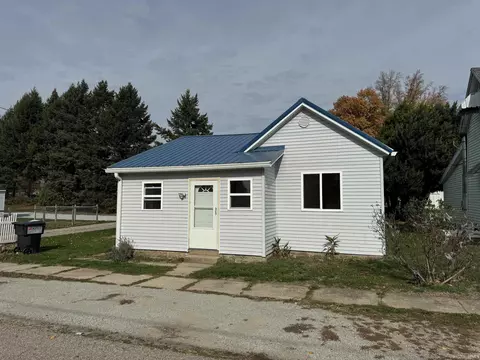 101 Vandalia St, La Paz, IN 46537