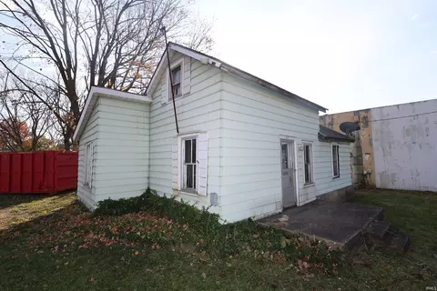 102 S Michigan St, Lakeville, IN 46536