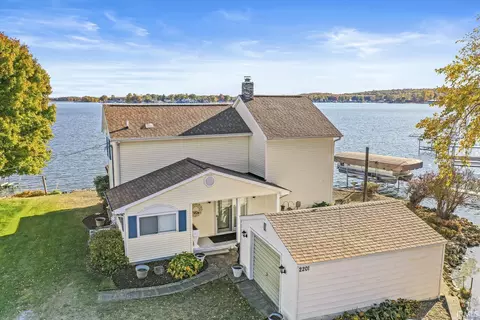 2201 Poets Dr, Rochester, IN 46975