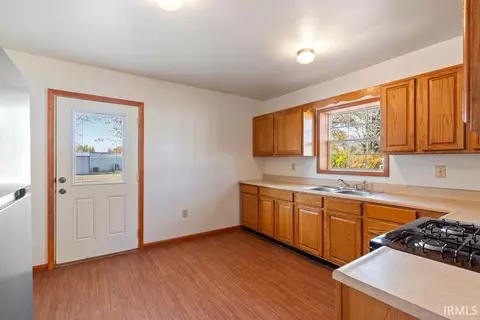 415 N Barclay St, Fairmount, IN 46928 photo 9