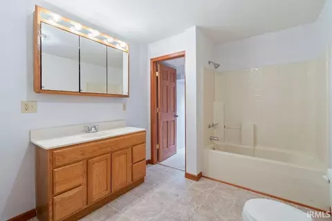 415 N Barclay St, Fairmount, IN 46928 photo 7