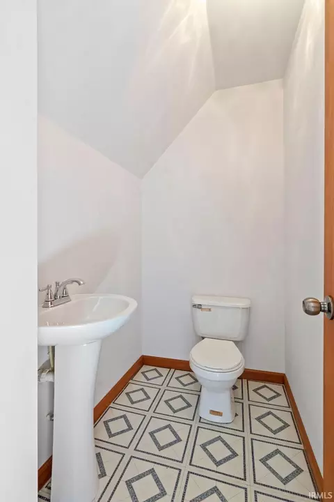 415 N Barclay St, Fairmount, IN 46928 photo 14