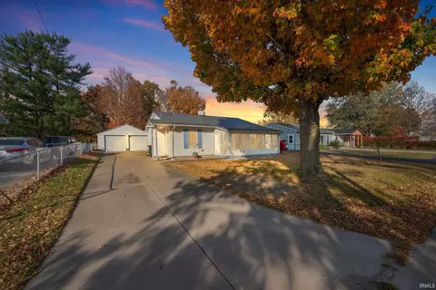 412 W 4th St, Brookston, IN 47923