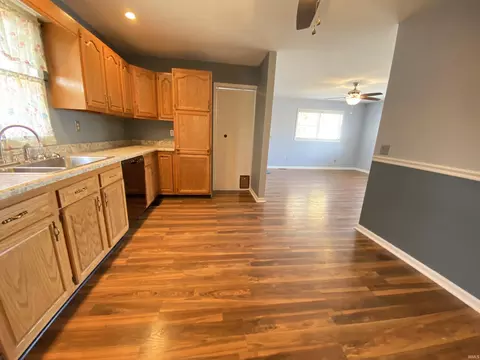 1102 Brook St, Mitchell, IN 47446 photo 4