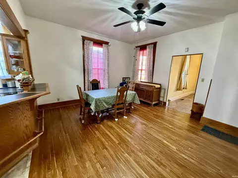 607 E Walnut St, Washington, IN 47501 photo 6