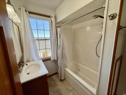 607 E Walnut St, Washington, IN 47501 photo 17