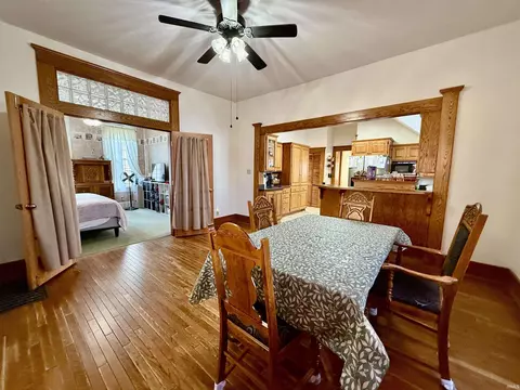 607 E Walnut St, Washington, IN 47501 photo 7