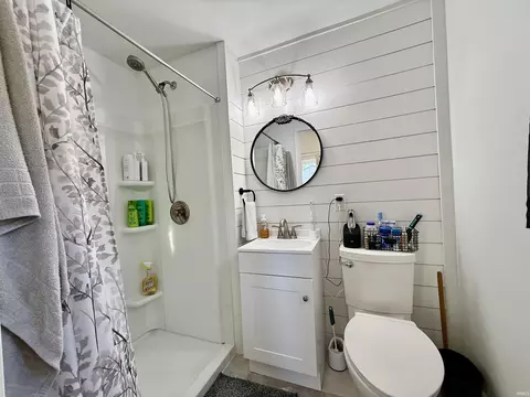 607 E Walnut St, Washington, IN 47501 photo 12