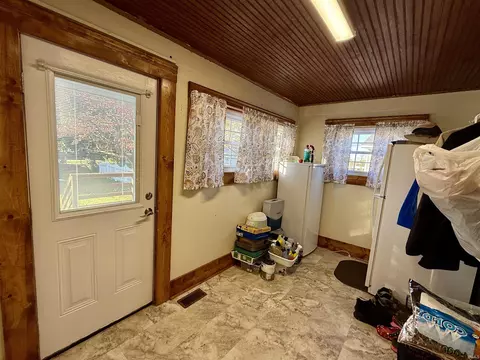 607 E Walnut St, Washington, IN 47501 photo 13