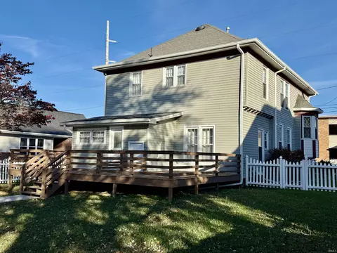 607 E Walnut St, Washington, IN 47501 photo 2