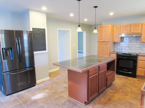 507 E May St, Walton, IN 46994 photo 7