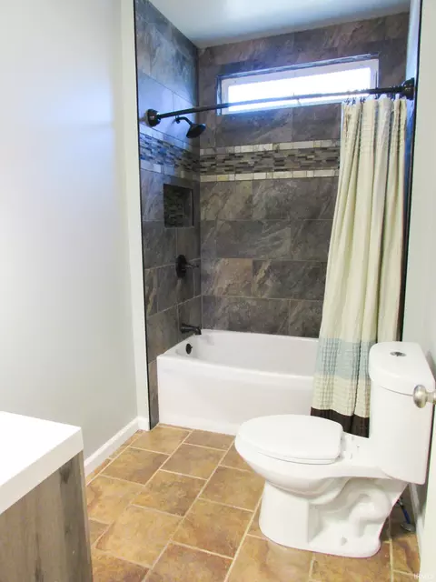 507 E May St, Walton, IN 46994 photo 9