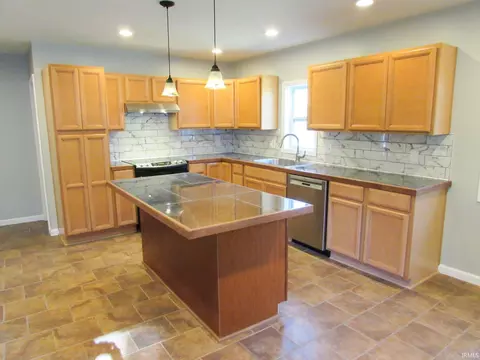 507 E May St, Walton, IN 46994 photo 6