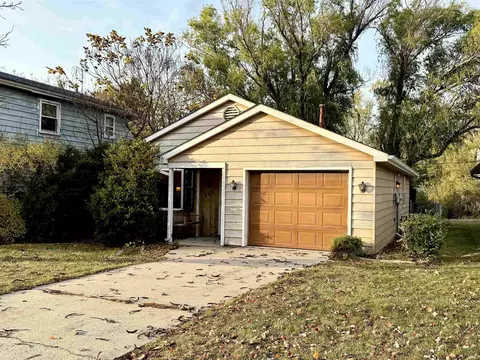 348 W Hollis Ln, Fort Wayne, IN 46807