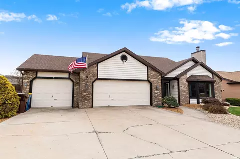 2110 Laforge Ln, Auburn, IN 46706 photo 1