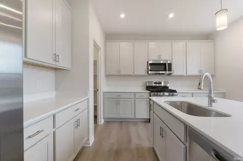 Kitchen - 1237 Mosaic St, Huntertown, IN 46748 photo 4 of 4