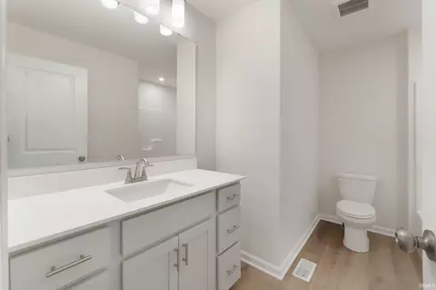 Bath - 1237 Mosaic St, Huntertown, IN 46748 photo 1 of 1