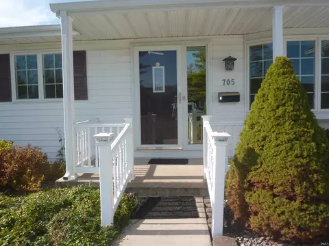 705 N Ivanhoe Dr, Marion, IN 46952 photo 2