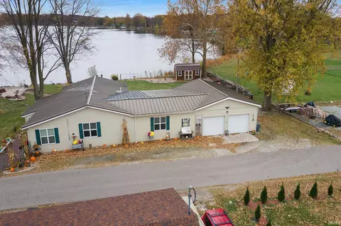7527 W Lake Park Rd, Warsaw, IN 46582