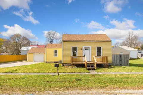 455 S Franklin St, Waterloo, IN 46793 photo 2