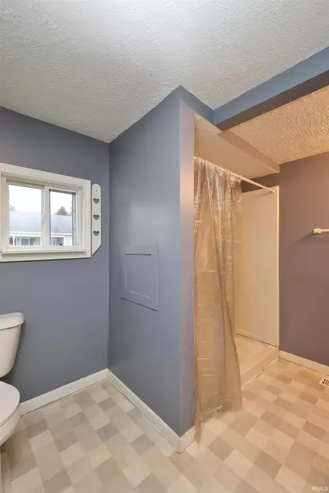 323 E First St, Fairmount, IN 46928 photo 5