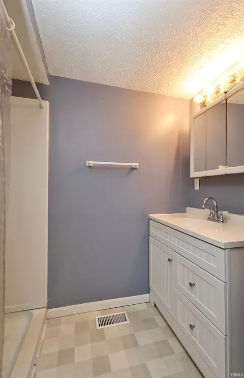 323 E First St, Fairmount, IN 46928 photo 6