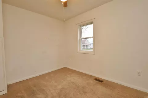323 E First St, Fairmount, IN 46928 photo 7