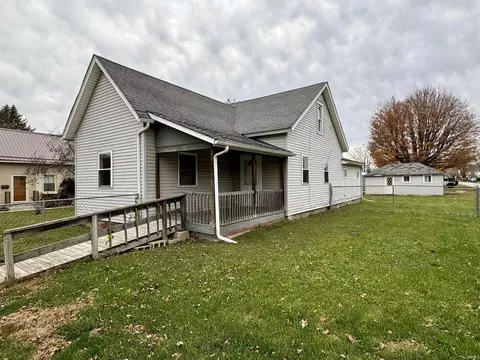 323 E First St, Fairmount, IN 46928 photo 1