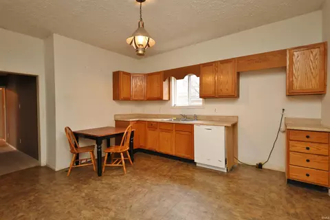323 E First St, Fairmount, IN 46928 photo 3