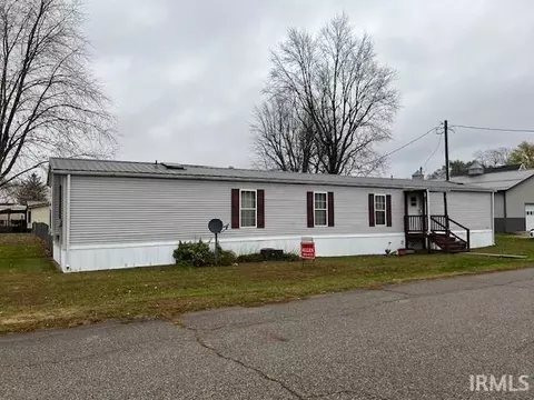 206 South St, Royal Center, IN 46978