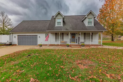 2525 Willow Creek Dr, Evansville, IN 47712