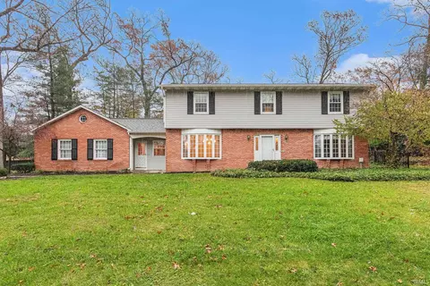 53106 Berwick Dr, South Bend, IN 46635